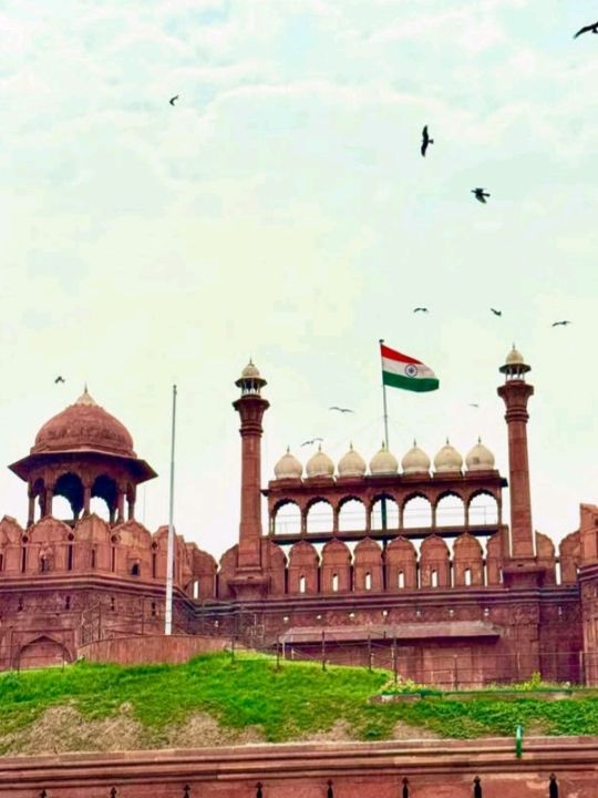 🟥 Red Fort, New Delhi – Where India’s History Stands Tall 🇮🇳