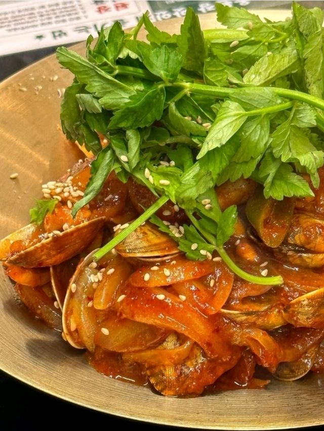 감칠맛 나는 수육과 바지락볶음🤤