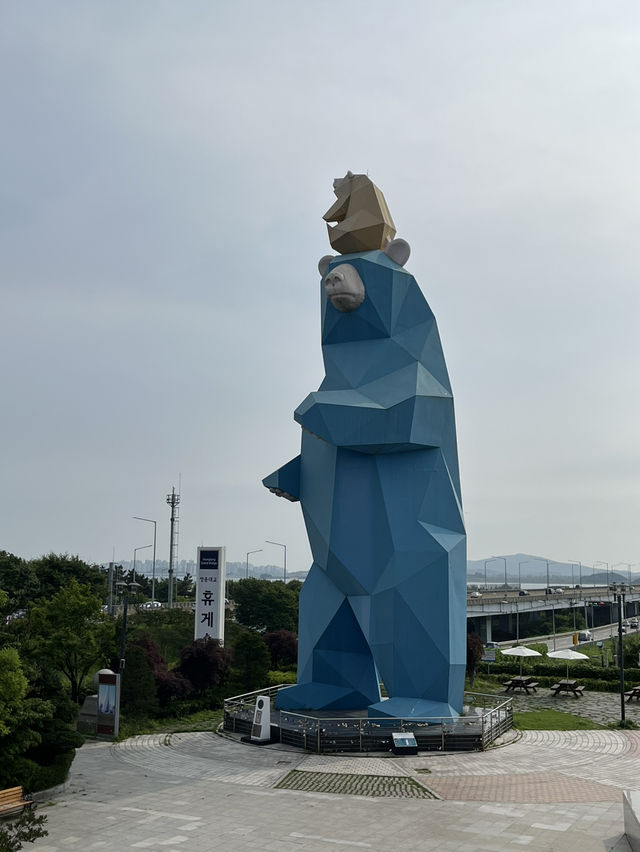 곰과 바다가 보이는 휴게소👀