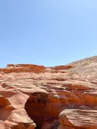 Sun-Kissed Splendor: Discovering the Breathtaking Beauty of Antelope Canyon!