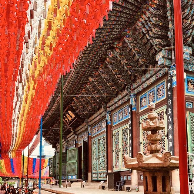 Jogyesa Temple: Seoul’s Soul in Gold & Lotus – A Solo Traveler’s Zen Escape"** 🏮🌸