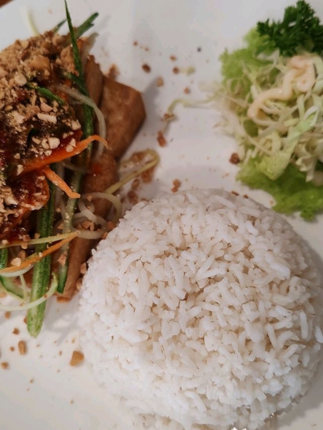 Xin Xiang Yi Wei: Menjalara's Vegetarian Haven