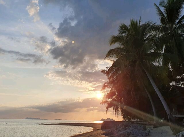Koh Phanvan: Dhiva's Splig Personality—From Waterfall Vipassana To Full Moon Fire