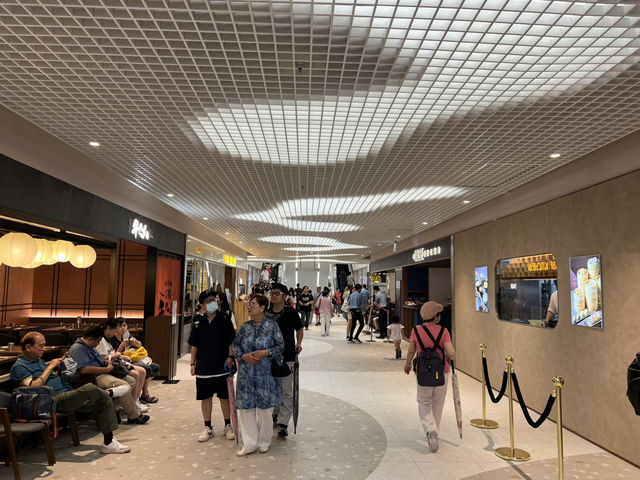 Dream Plaza 台北統一阪急二館 全台最大星巴克