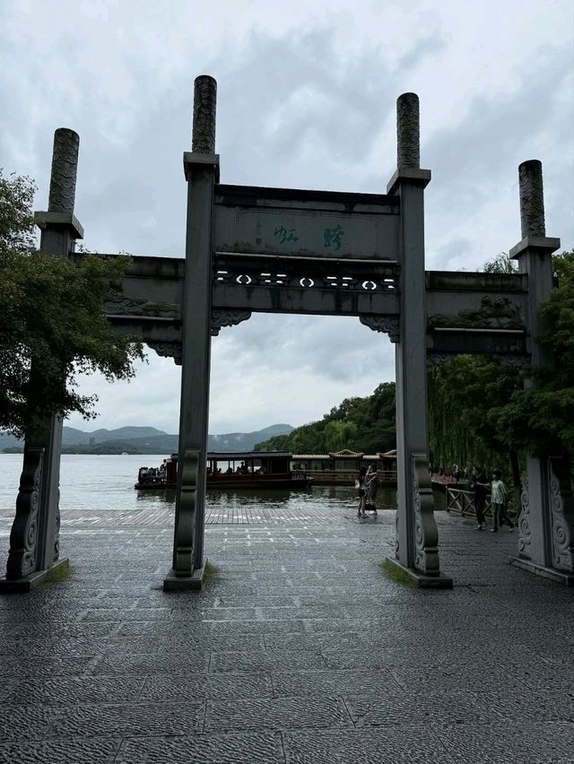 Peaceful Walks and Spiritual Vibes at Lingyin Temple Peaceful Walks and Spiritual Vibes at Lingyin Temple