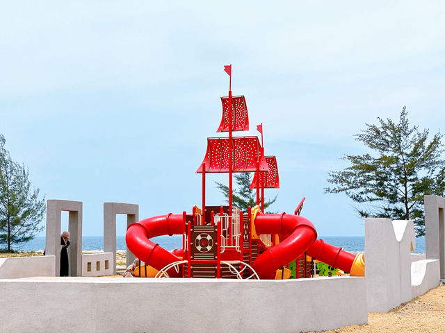 Pantai Teluk Lipat – Dungun’s Coastal Beauty