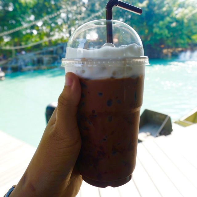 คาเฟ่สระน้ำสีมรกต Hangar Cafe 🫖