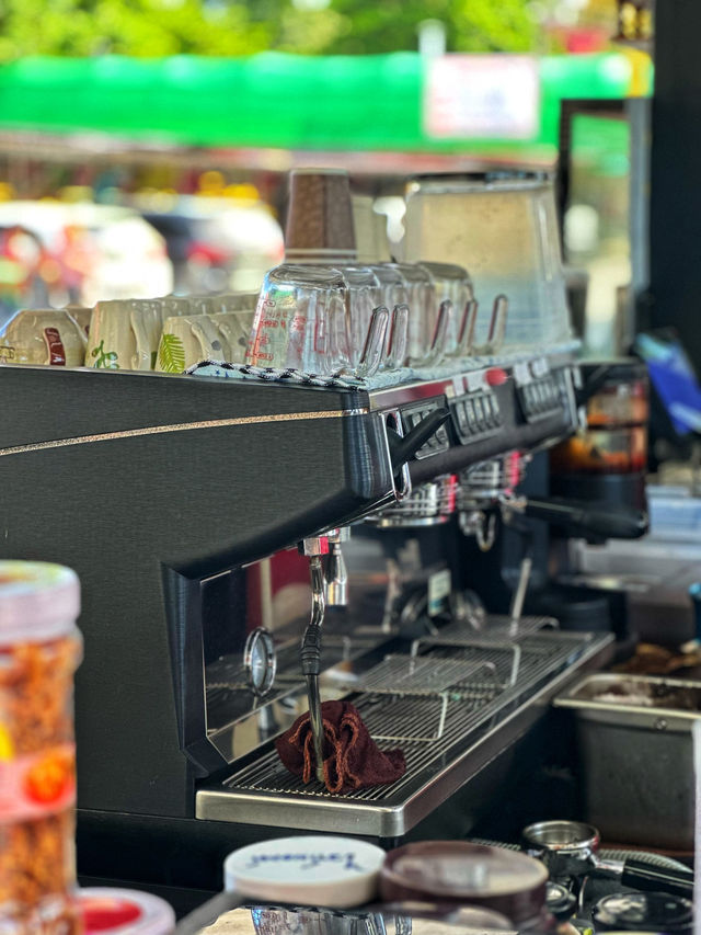 จอดเติมคาเฟอีนแล้วไปต่อ กาแฟสักแก้วที่ลำปาง จอดเติมคาเฟอีนแล้วไปต่อ กาแฟสักแก้วที่ลำปาง