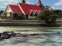 Notre Dame Auxiliatrice - Bright colors and a picturesque view of Mauritius 