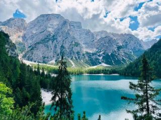 息をのむ美しい湖