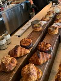 CAFÉ WITH GREAT COFFEE & PASTRIES.