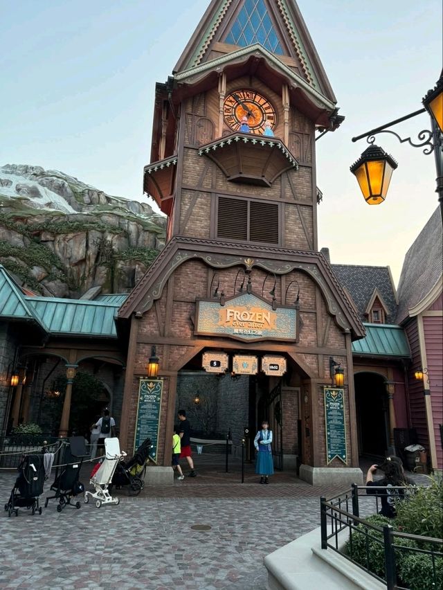 “Sparkling Dreams – The Night of Lights at Hong Kong Disneyland”