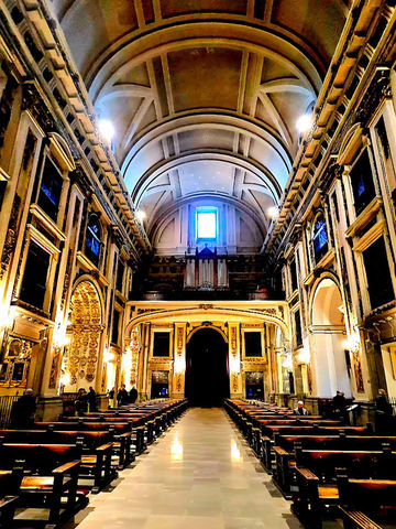 빛과 침묵이 머무는 자리 ,  마드리드 이시돌 성당