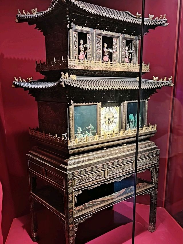 Golden Timepieces at the Palace Museum’s Gallery of Clocks ⏰✨