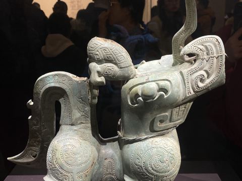 宇宙人「フィギュア展示ホール」🤟🏼三星堆博物館 | Trip.com 広漢