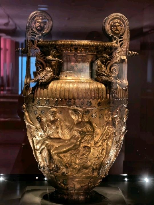 デルヴェニのクラテール — 金を使わずに黄金に輝く青銅の器 | Trip.com
