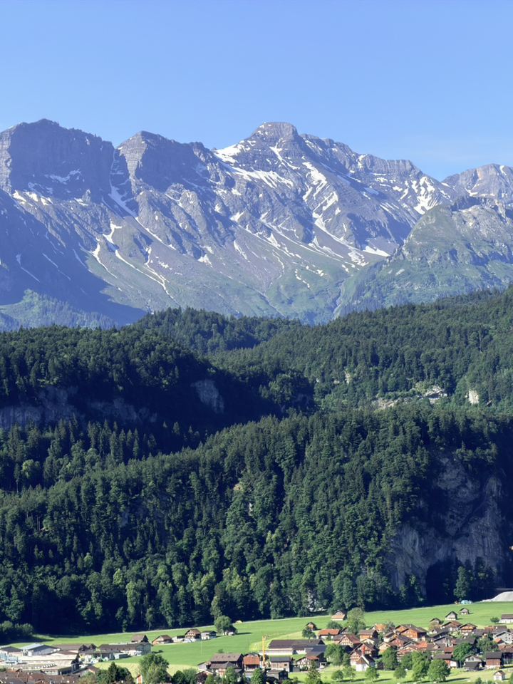 おとぎ話のようなルンゲルンの地元生活 🏔️💙 | Trip.com ルンガーン