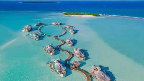 Famous Maldives resorts — traveler post in Malé