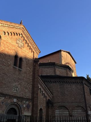 เมืองโบโลญญาที่ผสมผสานประวัติศาสตร์ หอศิลป์ สถาปัตยกรรม และอาหารอร่อยเข้าด้วยกัน