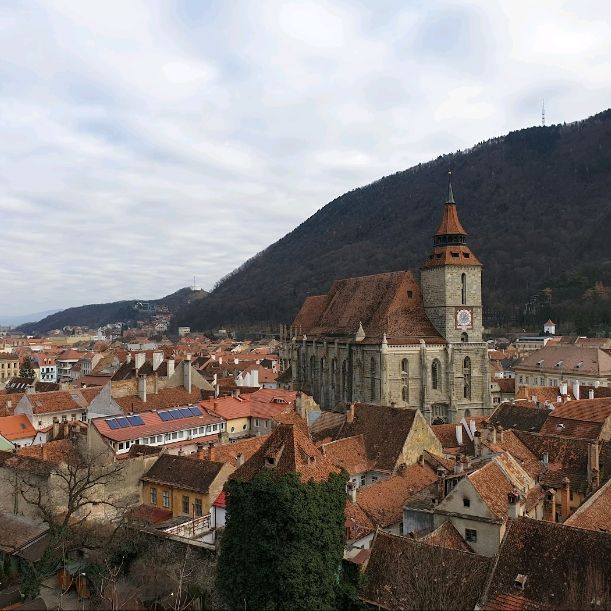 🌆🖤 Black Tower: Exploring the Gothic Marvel in Brasov! 🏰✨


