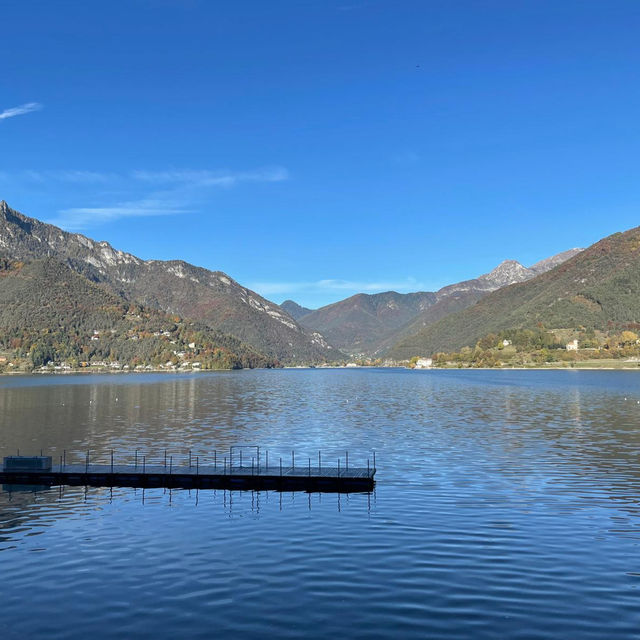 A tranquil lakeside escape 