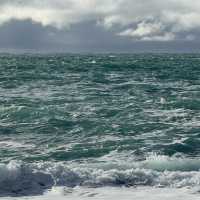 Djúpalónssandur: Iceland’s Otherworldly Black Beach with Jelly-Blue Waves and Seals