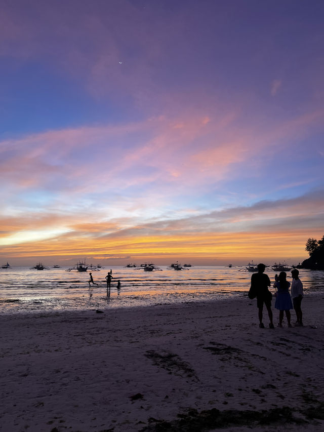 🌅✨ Boracay Sunsets – Where the Sky Falls in Love with the Sea 🌴💛 