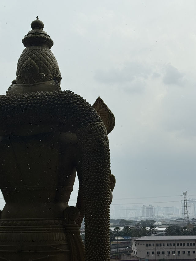 Batu Caves чудо в нескольких километров от центра Kuala Lumpur 