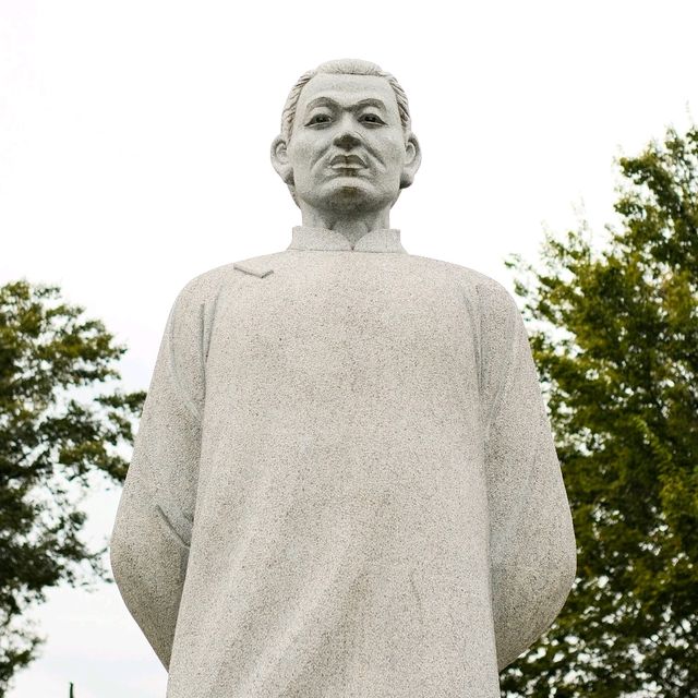 Art by the Water: Riverside Statues of Yushan 🎭🌊🏞️