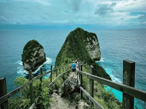 РОАМИНГ НУСА ПЕНИДА: ГДЕ РАЙ ВСТРЕЧАЕТСЯ С ЧИСТЫМ ПРИКЛЮЧЕНИЕМ