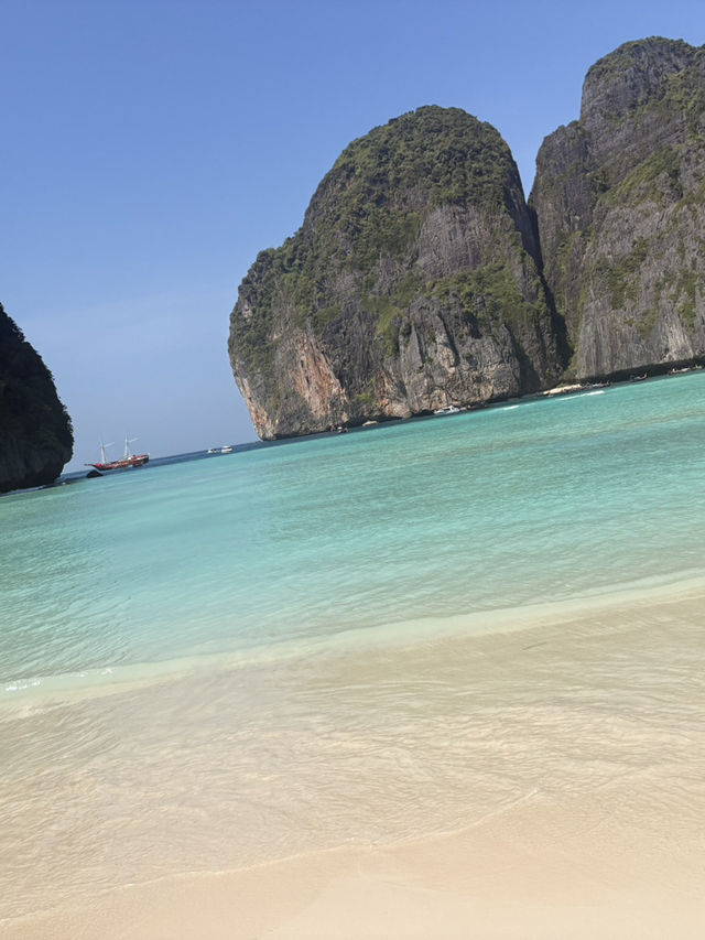 Phi Phi Islands Trip Report — For Anyone Who Wants to Be a Beautiful Christmas Cliché 🎄🌴 Phi Phi Islands Trip Report — For Anyone Who Wants to Be a Beautiful Christmas Cliché 🎄🌴