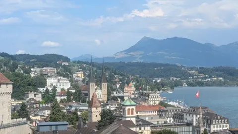【母娘の自力世界旅】#15 ルツェルン🇨🇭中世の街並みとお金をかけずに絶景パノラマ — traveler post in ツーク