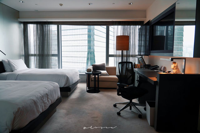 Hong Kong | Experience the trendy fashion and enjoy the Victoria Harbour view at W Hotel.