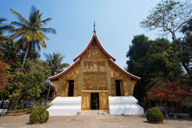 Laos - Luang Prabang's most beautiful temple!