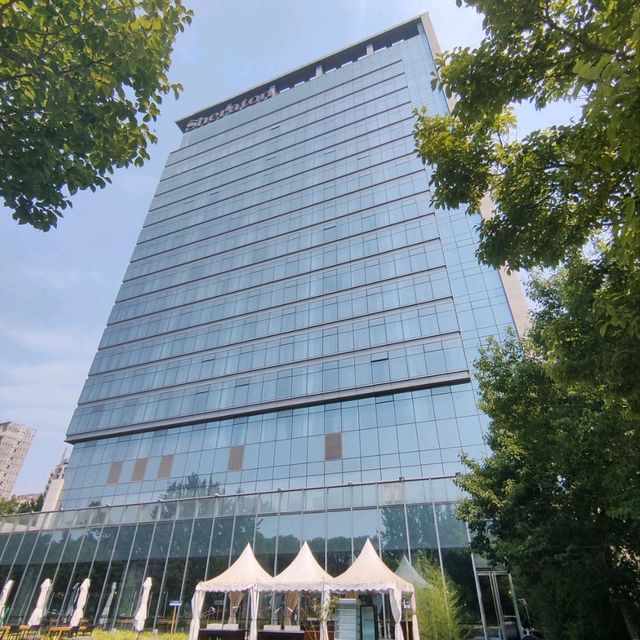 Sheraton, Surrounded by Nature