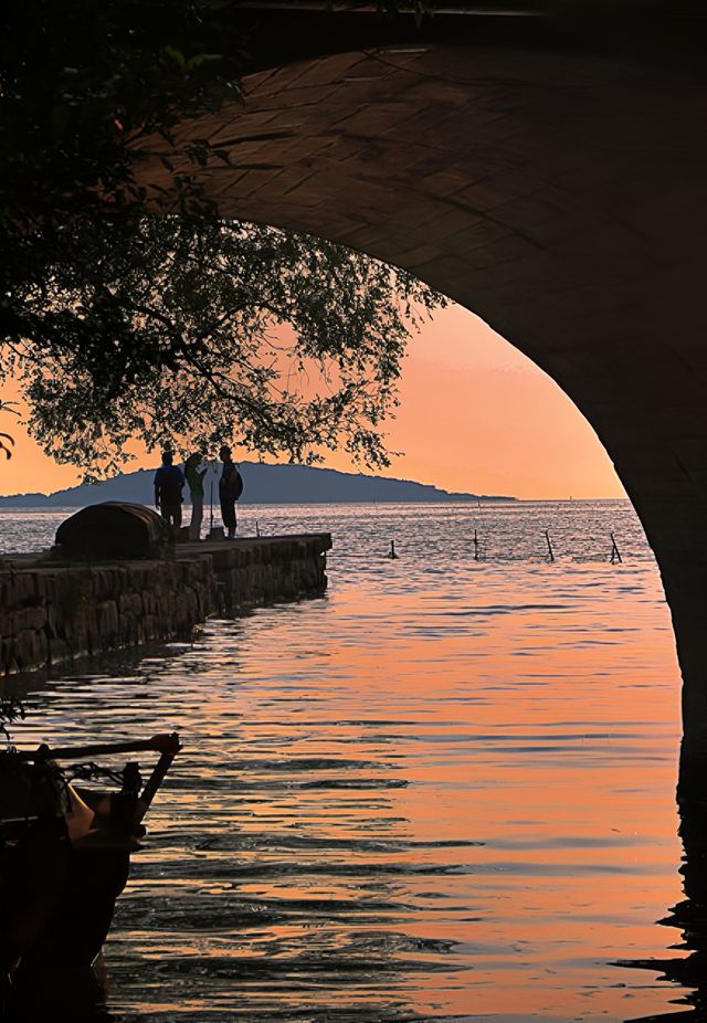 這個十月一來一場浪漫旅行吧！浪漫的明月灣古碼頭