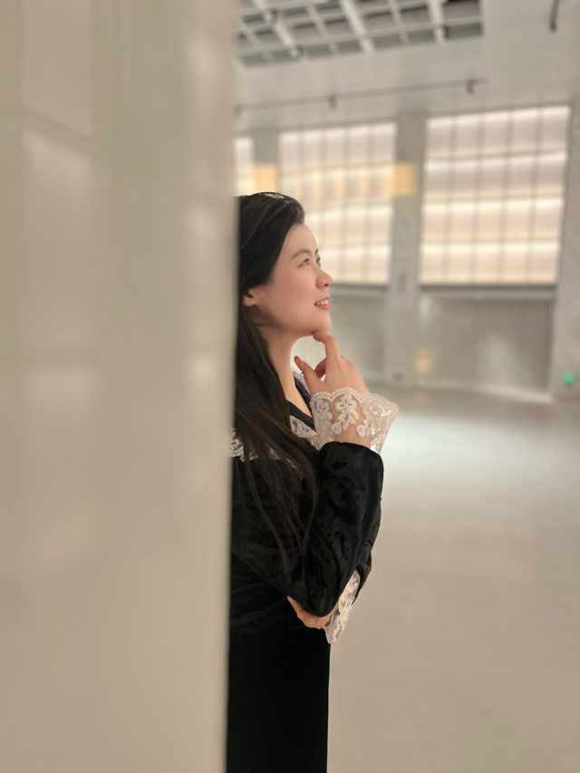 青島0元藝術空間畫廊拍照