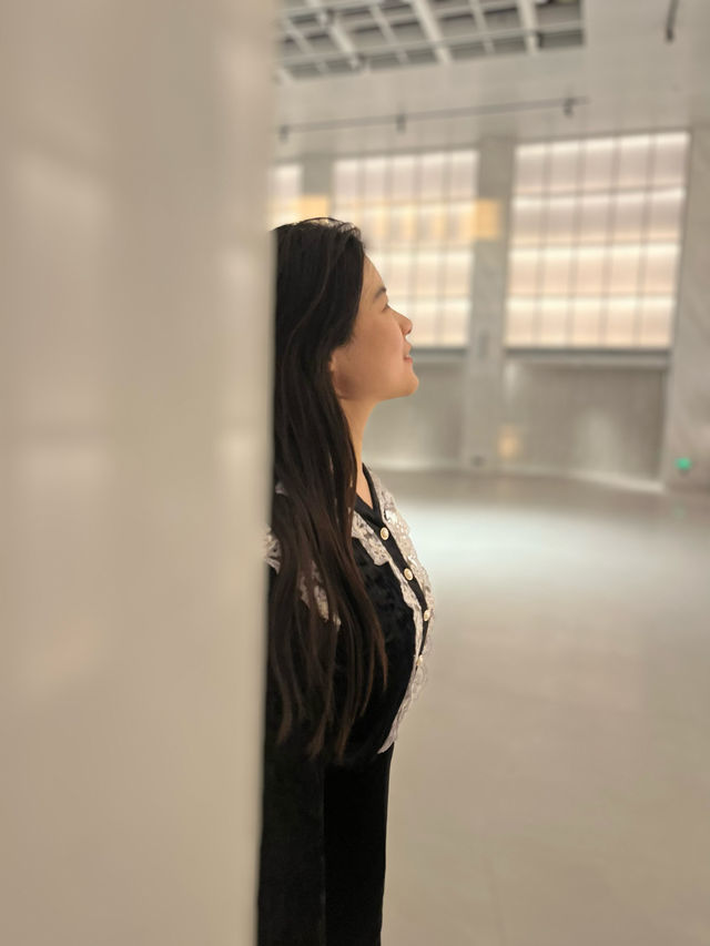 青島0元藝術空間畫廊拍照