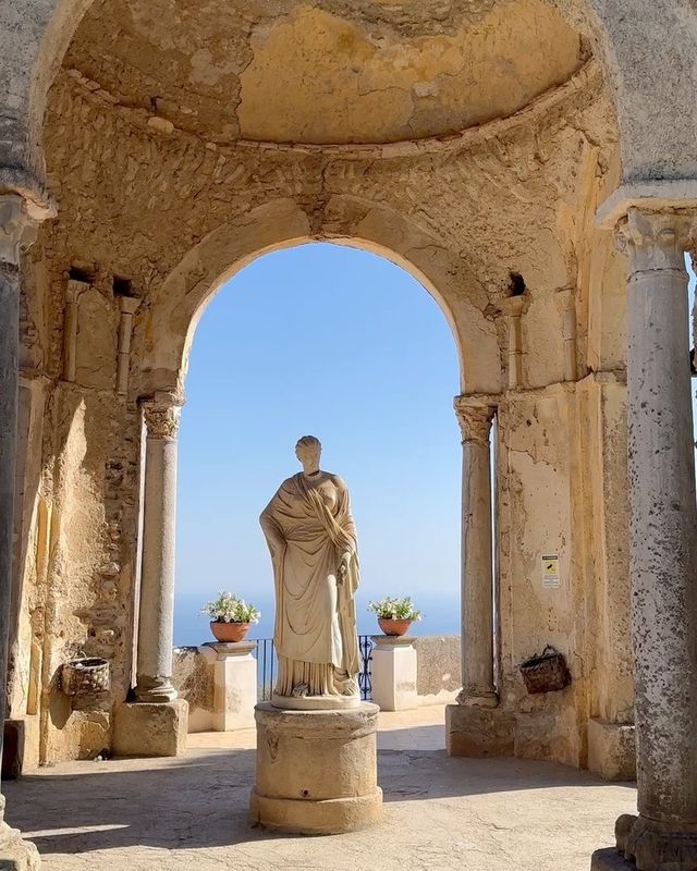 💫✨ SMILE and join Felix on an unforgettable adventure in Ravello, Amalfi Coast! 🇮🇹😍