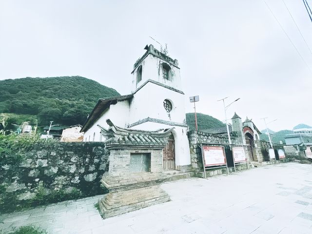 雲南文山 - 藏在大山裡的百年天主教堂