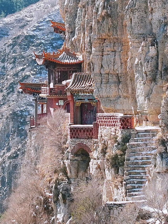 從北京開車3-4小時，欣賞1500餘年的懸空古寺