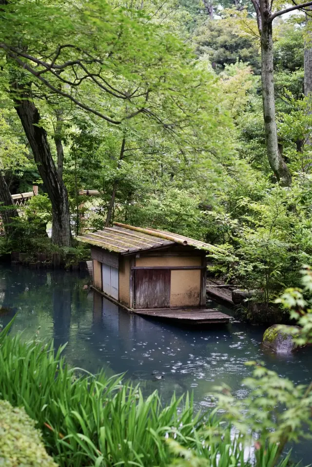 Tokyo | Rainy days are perfect for visiting the Nezu Museum designed by Kengo Kuma