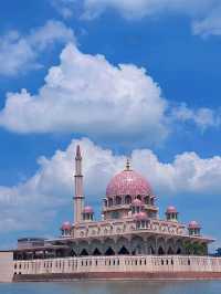 Beautiful Pink Mosque in Kuala Lumpur🇲🇾♥️