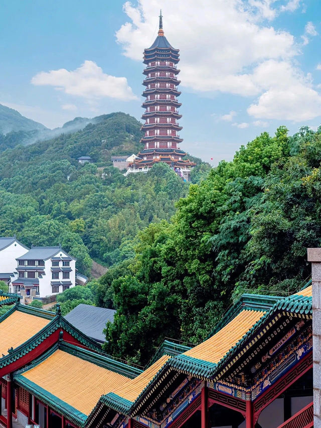 Discovering Tranquility: Zhejiang's Putuo Mountain 🏞️