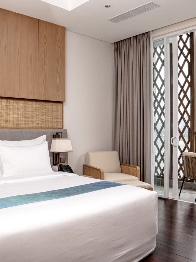🌴🛏️ Sumatra's Serene Stay: Discover Marianna Resort 🏞️🌅
