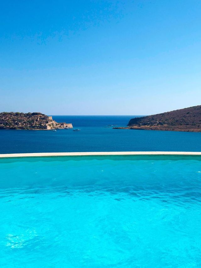 🌟✈️ Elounda's Luxury Oasis: Top Hotel Pick! 🏨🌊