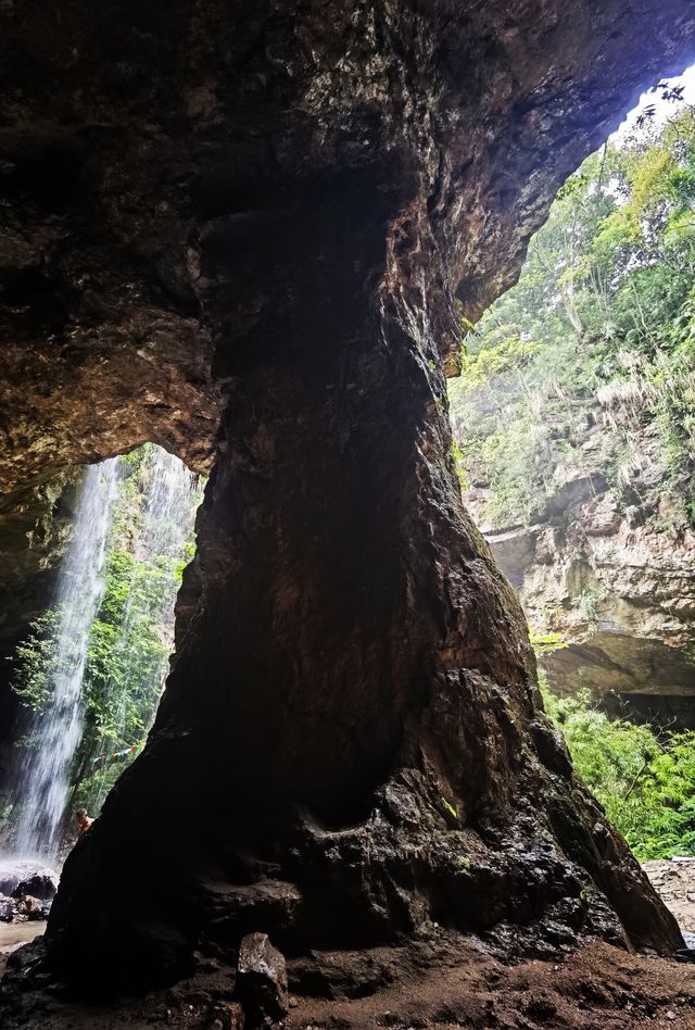 山中風雨~探洞龍潭天坑。