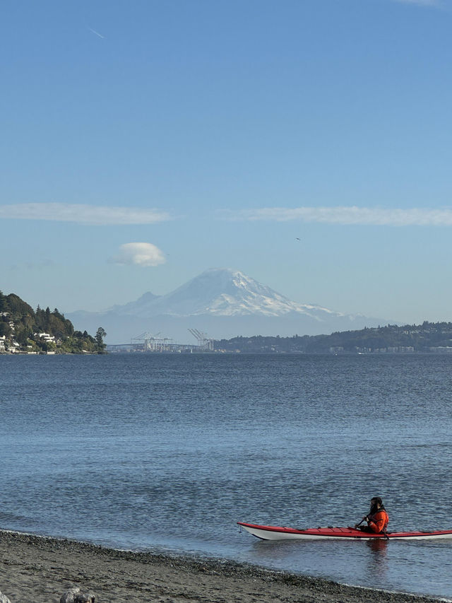 西雅圖｜秋天裡的 Rainier 雪山。
