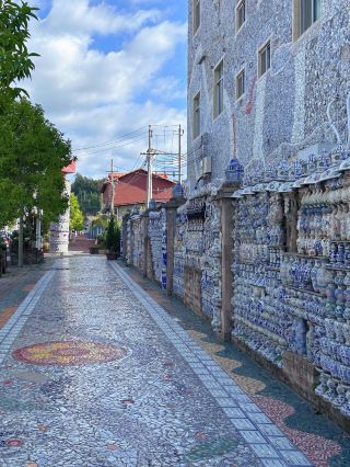 Meizhou Dapu | Fuda Ceramics "Little Jingdezhen" · Sky blue wall surface.
