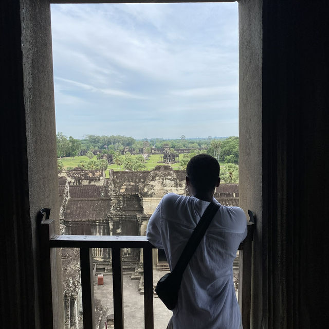 “Sunrise Magic: Exploring the Wonders of Angkor Wat”